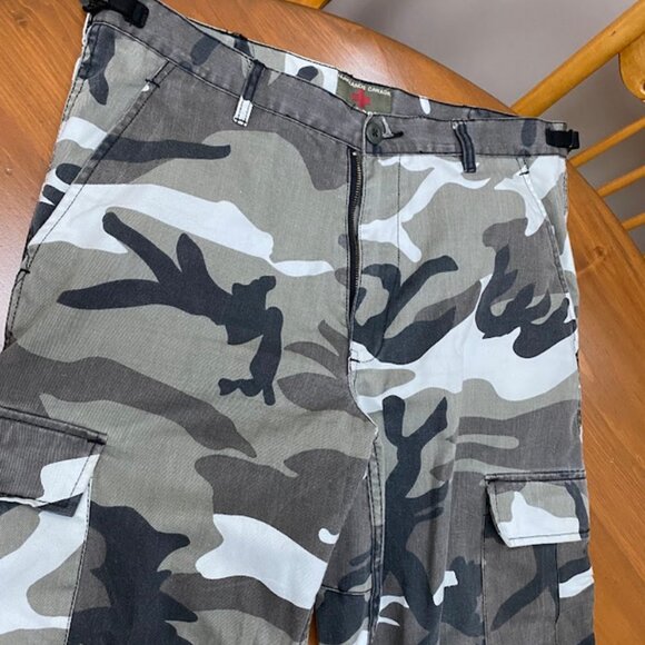 Camoflauge Cargo Pants - Picture 4 of 7